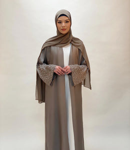 Pearl sleeve open abaya in Pebble