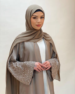 Pearl sleeve open abaya in Pebble